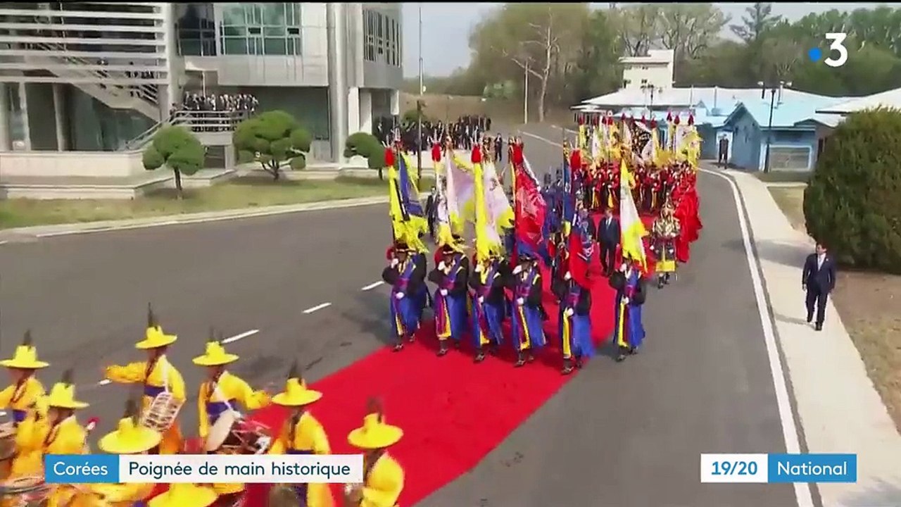 Diplomatie : poignée de main historique entre les dirigeants des deux Corées