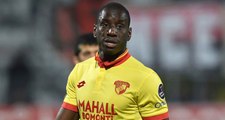 Göztepe Taraftarı Demba Ba'ya Protestoda Bulundu