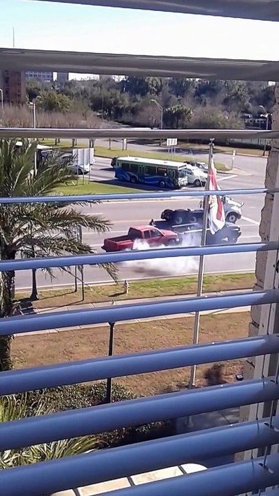 Road Rage insolite : il doit courir après son pick up poussé par un SUV