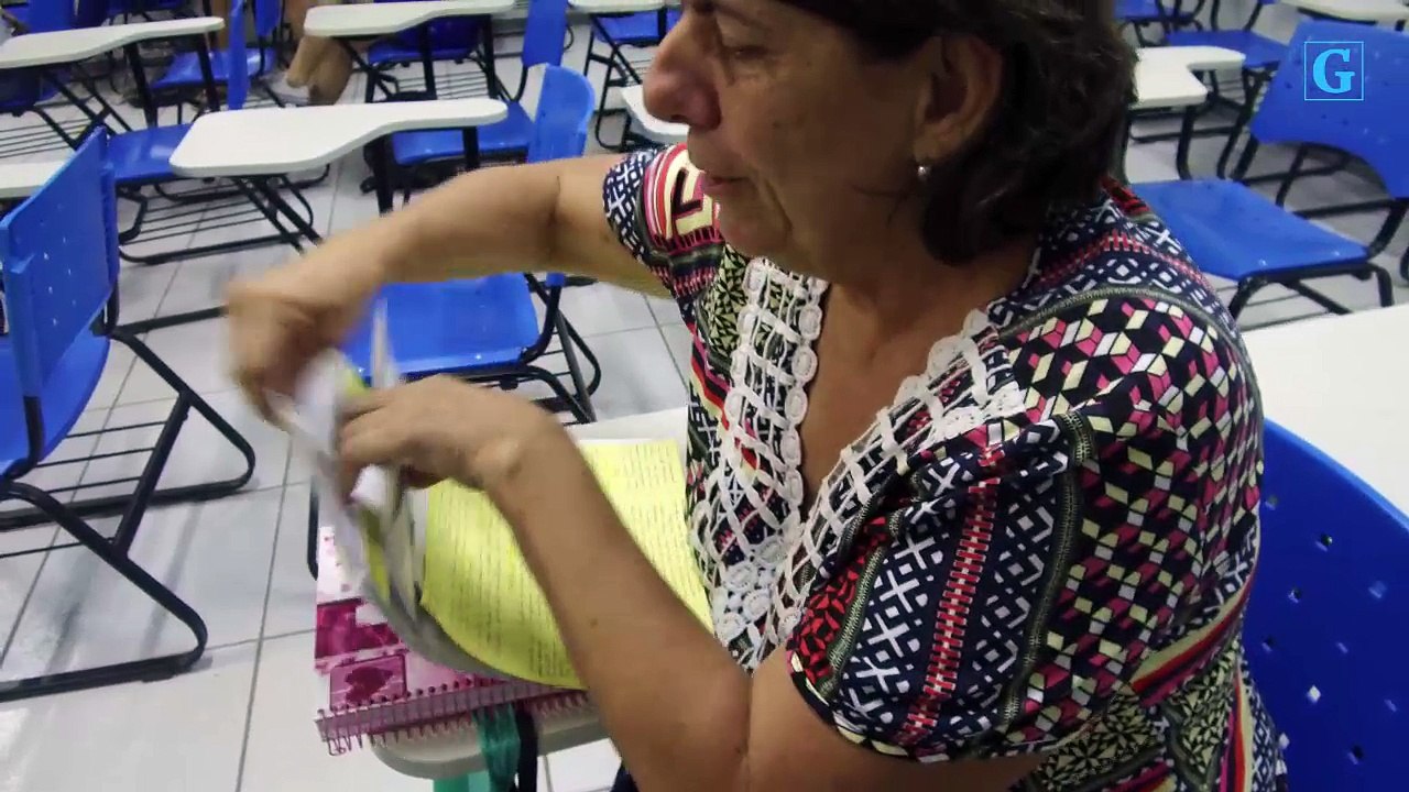 Mulher de 61 anos volta a estudar