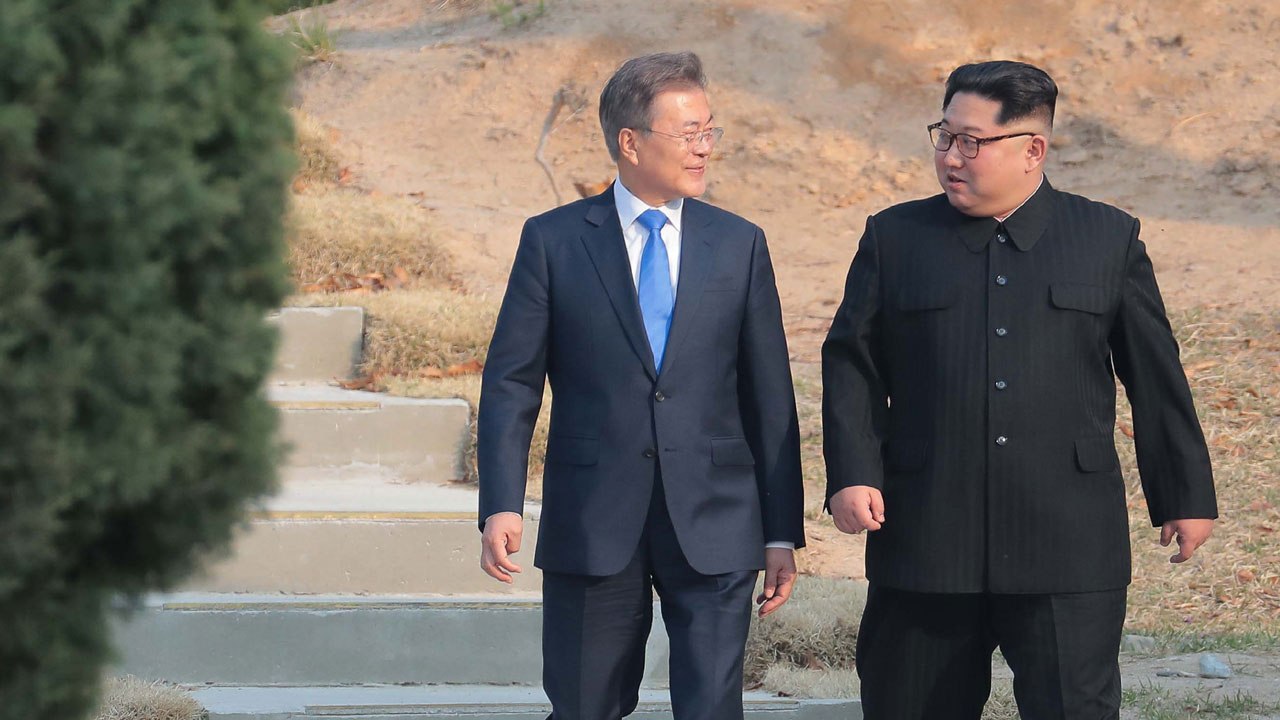 문재인 대통령, 가을 평양 방문...김정은 "비행기로 편하게" / YTN