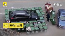 Cómo un barrendero chino castigó un auto ilegalmente estacionado丨CGTN en Español