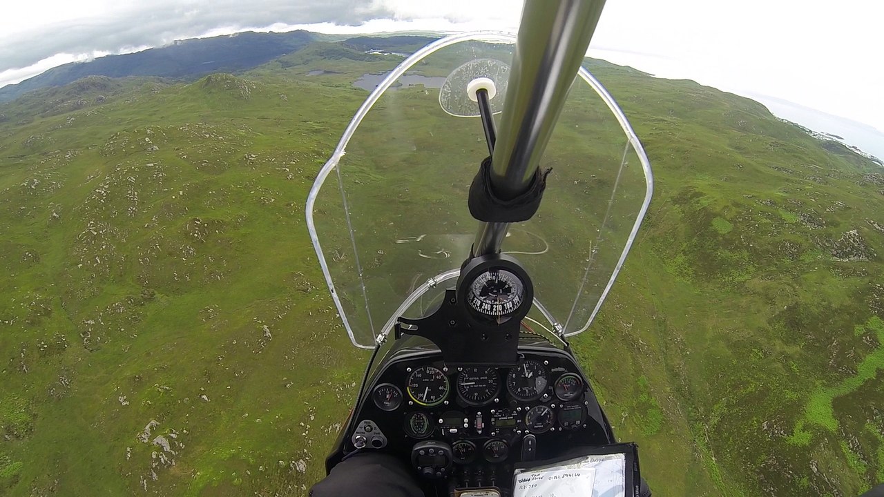 Microlight Crashes into Lake