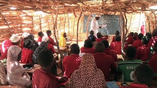 Los niños de Mali estudian en su refugio de Níger