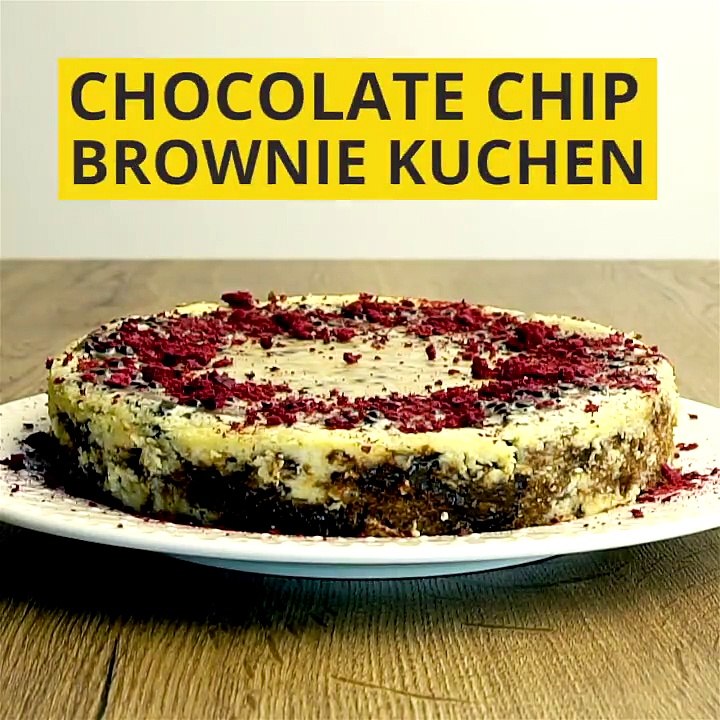Wer möchte auch? Chocolate Chip Brownie-Kuchen ZUM REZEPT 