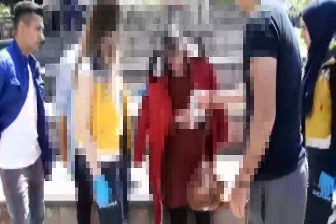 Bir anda kendini denize bıraktı…