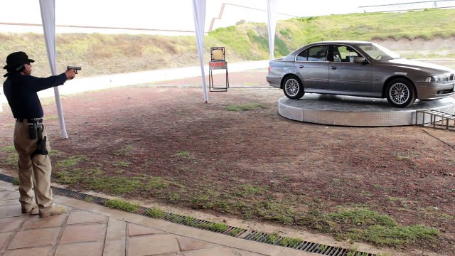 Iván Hernández Dala te muestra cómo se prueban los autos blindados en México