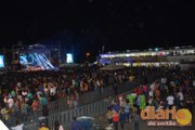 Eduarda Brasil divide palco com Xandy Aviões na Vaquejada do Estrela Park Show