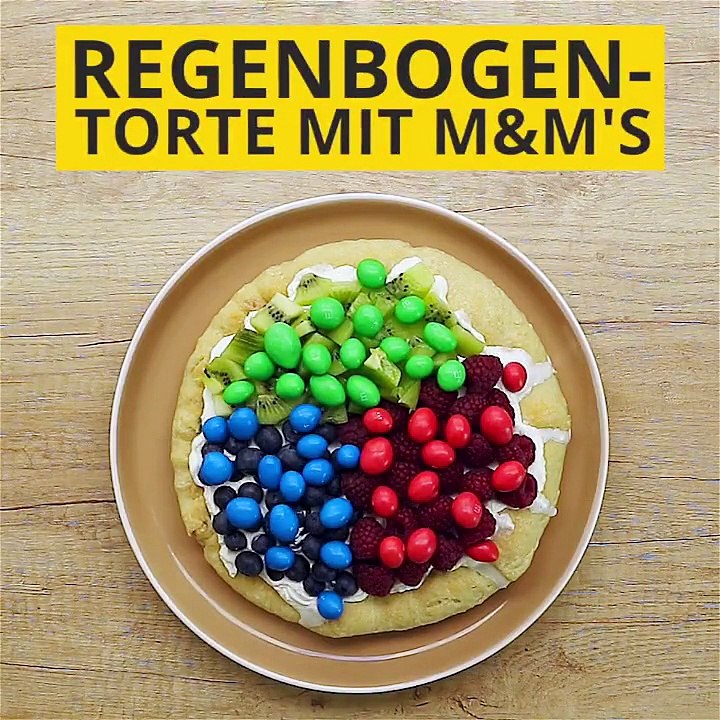 Regenbogen-Torte mit M&M'sZUM REZEPT 