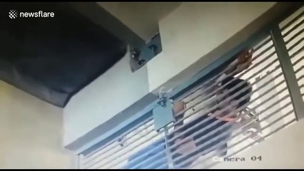 فيديو.. شاهد كيف هرب سجينين من أحد السجون الهندية