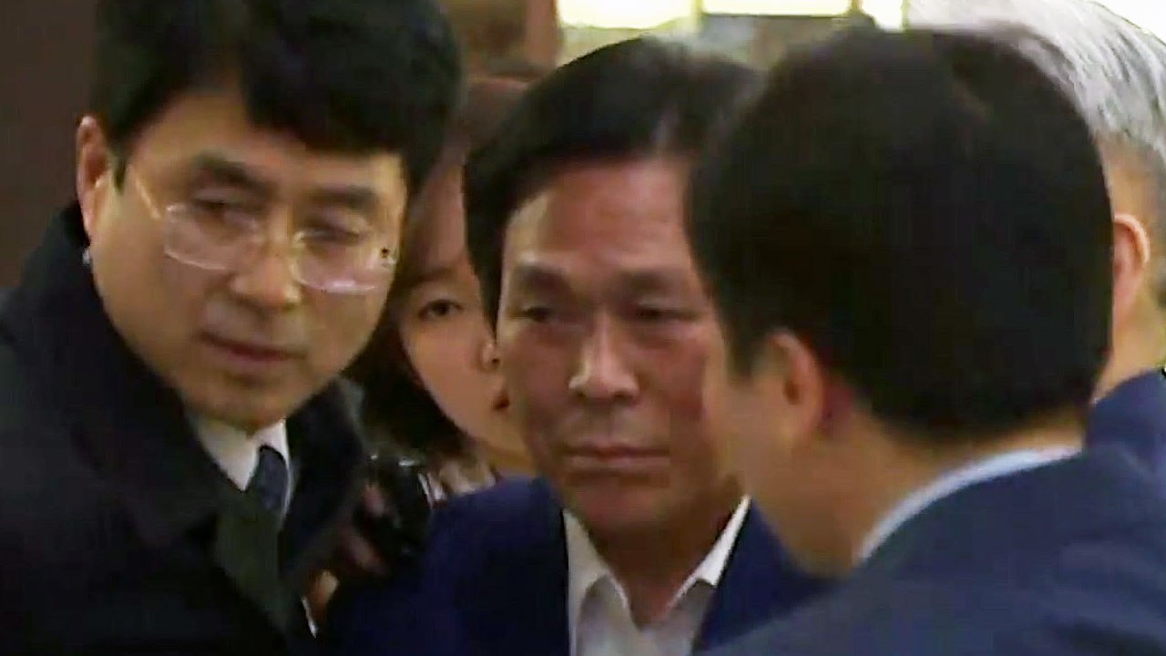 '신도 성폭행' 의혹 이재록 12시간 조사 뒤 귀가 / YTN