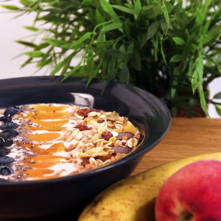 Un smoothie bowl à la pêche par Cookin' Movie ! Bientôt la saison des pêches, notez la recette !