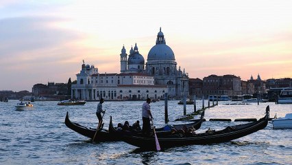Kanallar kenti Venedik turist akınına karşı önlemler aldı