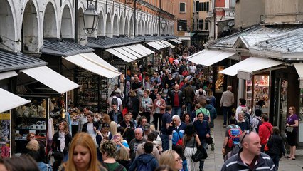 Des portiques pour contrôler le flot de touristes à Venise