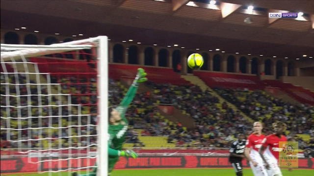 Brilliant Subasic save keeps Monaco's Champions League hopes alive