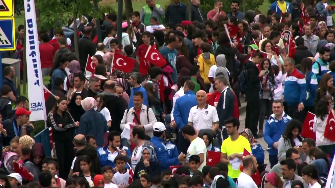 'Kitaba koş' etkinliği, kitapseverleri buluşturdu - KOCAELİ