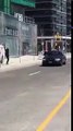 Toronto'da karavanla 10 kişinin ölümüne sebep olan saldırganı ateş etmeden tutuklayan polis kahraman ilan edildi.