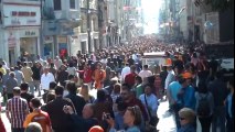 Taksim Meydanı ve İstiklal Caddesi'nde İnsan Seli