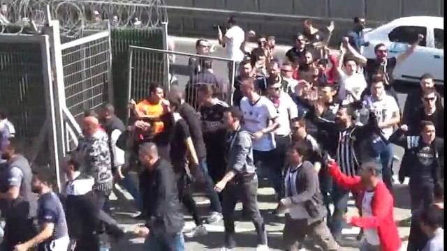 Beşiktaşlı Taraftarlar Türk Telekom Stadyumu'na Gelmeye Başladı