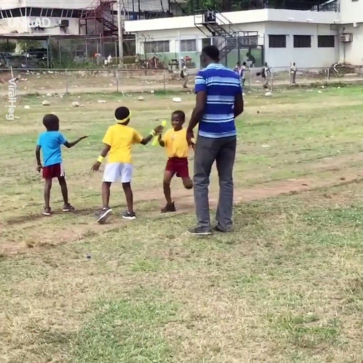 Ce gamin court très vite... mais pas dans le bon sens! Dommage