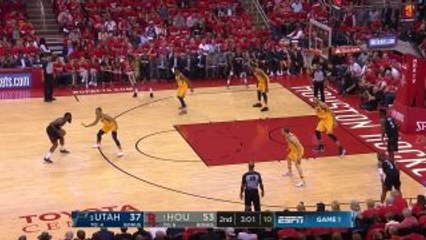 Clint Capela one-handed dunk in the second quarter