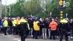 VIDEO: Vitesse-fans joelen Twente uit bij vertrek uit Arnhem