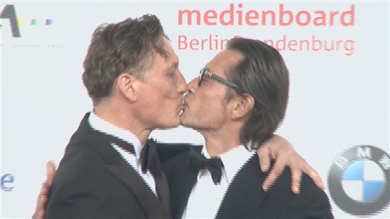 Deutscher Filmpreis: Verleihung mit Männer-Kuss