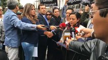 [#ENVIVO] Desde la Plaza Grande, en el Centro de Quito. Rueda de prensa de los familiares de los periodistas de EL COMERCIO asesinados tras ser secuestrados en