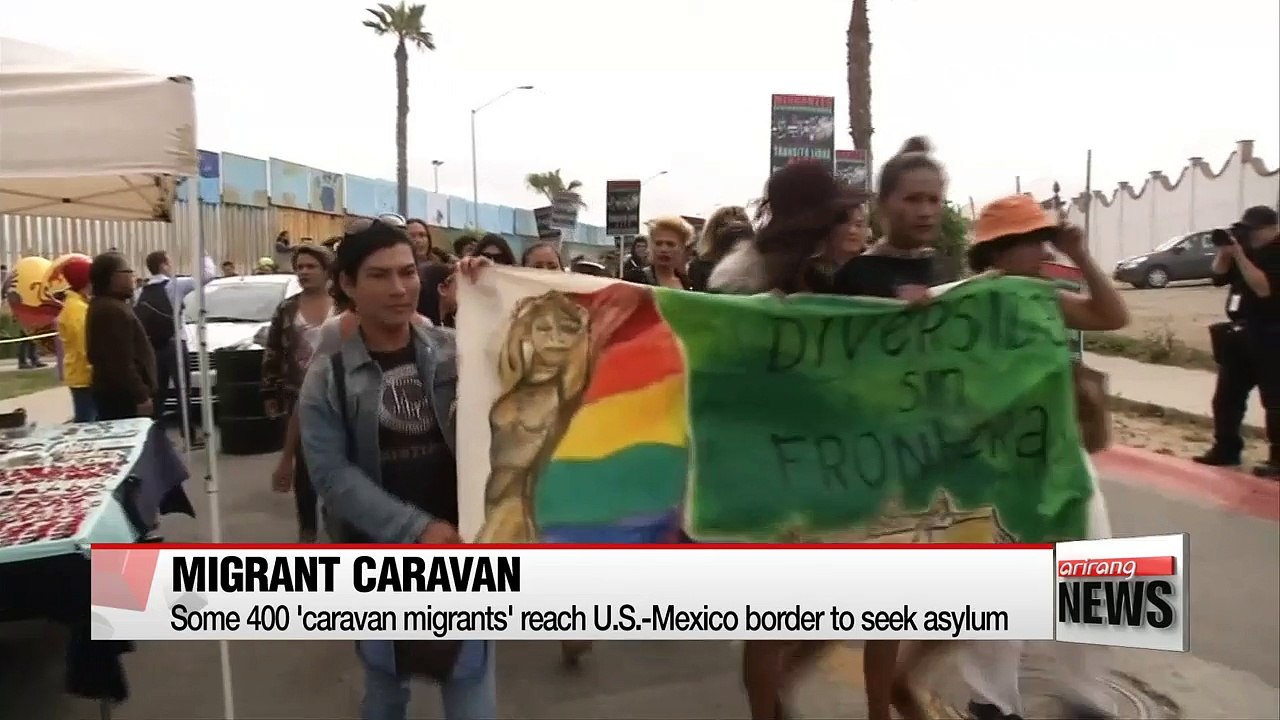 'Caravan migrants' reach U.S.-Mexico border
