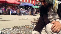 فروش بانک نوت ها، سکه ها و زیورات قدیمی ویدیو: هدایت الله نوری - صدای امریکا