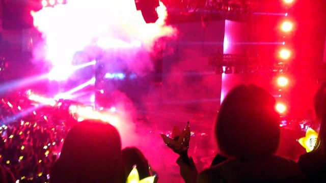 G-Dragon 2017 World Tour Act III : M.O.T.T.E. in BKK 2017.7.8 - Intro+Heartbreaker