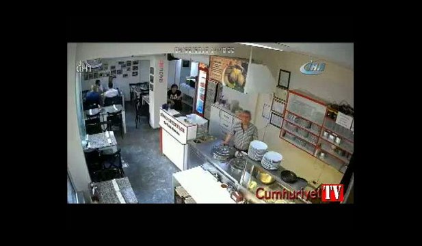 Çocuğuna hırsızlık yaptırdı
