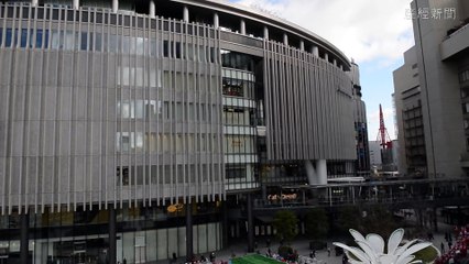 グランフロント大阪に1000人のサンタクロース