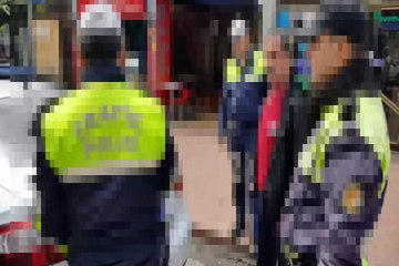 İnsan kız arkadaşının yanında alınır mı?