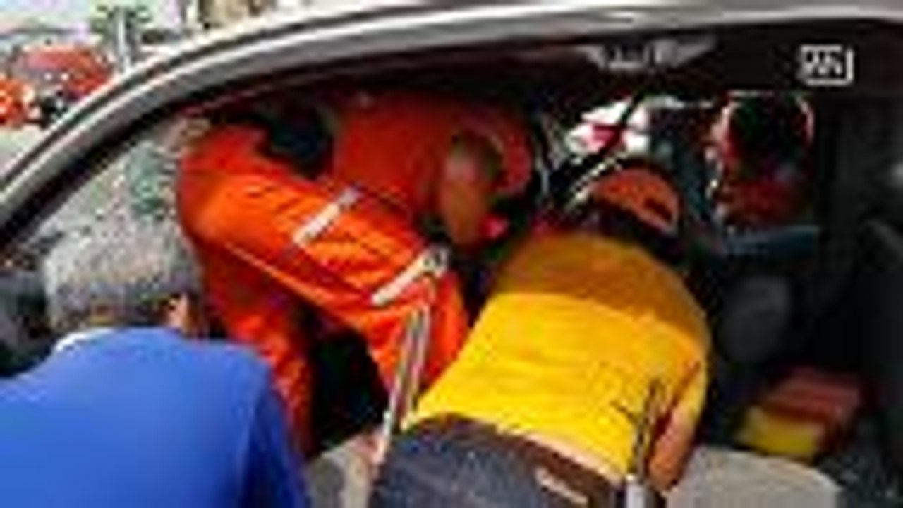 Tanker rammed into three cars waiting for traffic light