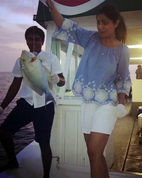 வைரலான இஞ்சி இடுப்பழகியின் பிகினி புகைப்படம்- வீடியோ