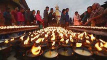 Miles de devotos celebran el aniversario de Buda en Nepal