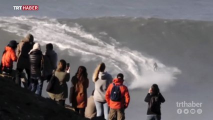 24 metrelik dev dalgada sörf yapan Brezilyalı rekor kırdı