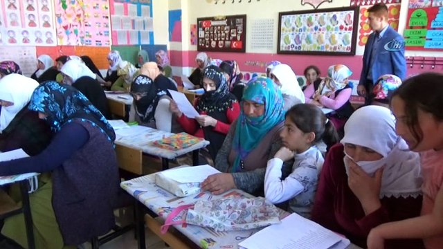 3 kuşak aynı sırada ders görüyor