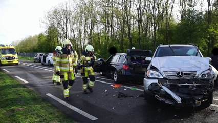 Gewonde bij kop-staartbotsing op Nieuwe Weg