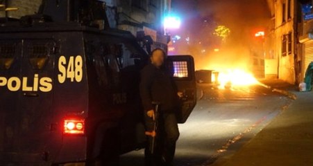 Download Video: Beyoğlu'nda İzinsiz Gösteriye Polis Müdahale Etti