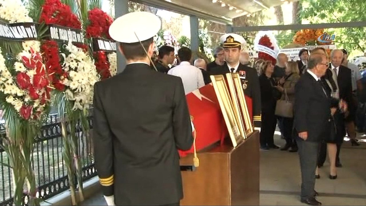 Emekli Oramiral Özden Örnek son yolculuğuna uğurlanıyor