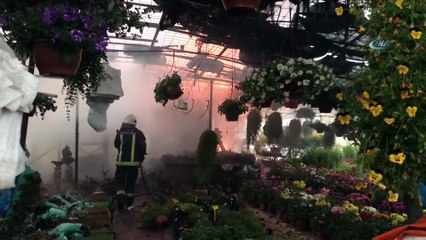 Bursa'da Çiçekçi Dükkanı Alev Alev Yandı