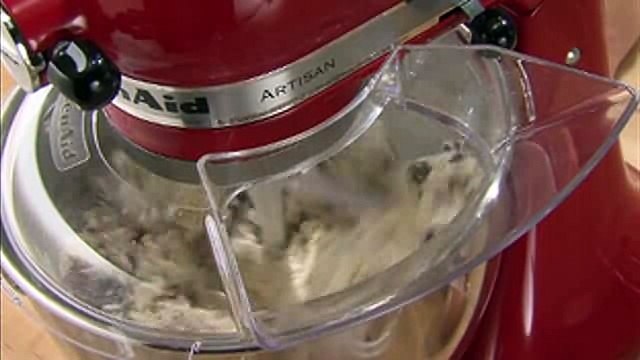Enjoy summers with the KitchenAid 4.8L Tilt-Head Stand Mixer and a free Ice Cream Maker Attachment!