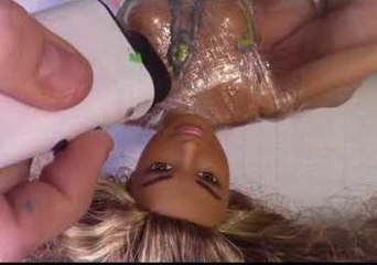 Mom and Daughter Customize Dolls With 3D Art