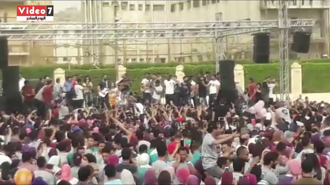 ساندى تتألق فى حفل تخرج كلية تجارة جامعة القاهرة
