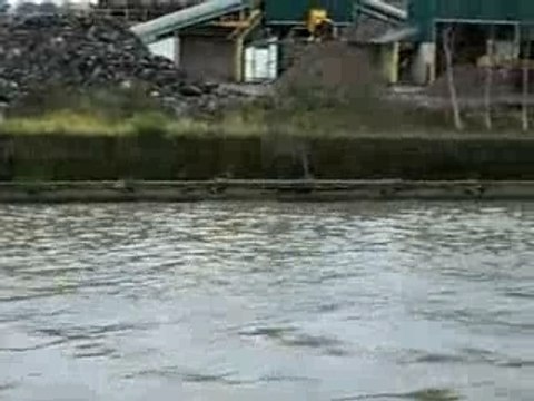 train vs péniche .Sncf locomotive.