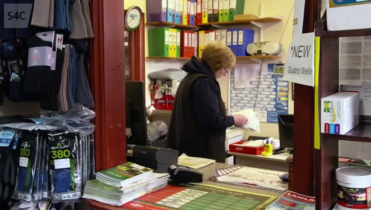 Cefn Gwlad.s01e01.W.D.Lewis ai Fab