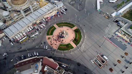 Taksim Meydana sendikaların çelenk bırakması havadan görüntülendi