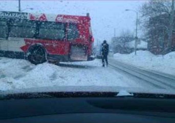 'OK, He Nearly Died!' - Passer-by Is Almost Hit by Flying Debris From a Lodged Bus